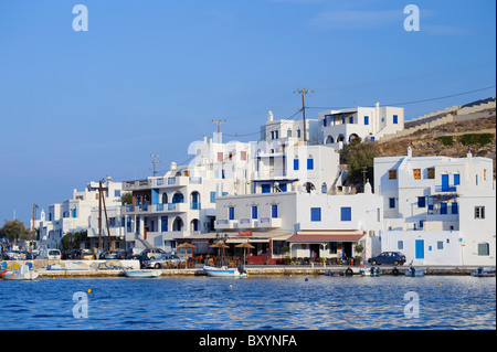 Vista parziale del piccolo borgo marinaro di Panormos, sul Greco Cyclade isola di Tinos. Foto Stock