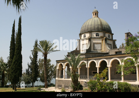 La Chiesa delle beatitudini è stato costruito su una collina che si affaccia sul mare di Galilea e viene accettato il sito dove Gesù predicava th Foto Stock