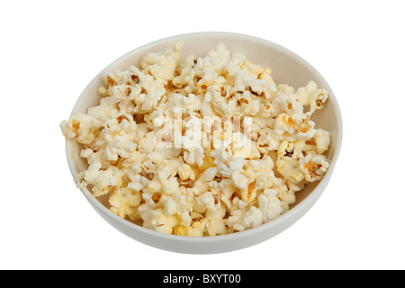 Il Popcorn nella ciotola su sfondo bianco Foto Stock