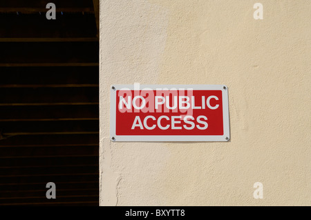 Nessun accesso pubblico segno su una parete. Foto Stock