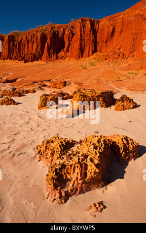 Red pindan scogliere a James Price Point vicino Broome, Kimberley, Australia occidentale Foto Stock