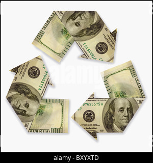Segno di riciclo fatta di fatture del dollaro Foto Stock
