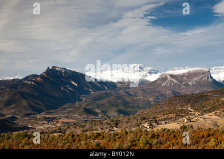 Vista di Las tres Sorores picchi, Parco Nazionale di Ordesa e Monte Perdido, Huesca, Spagna Foto Stock