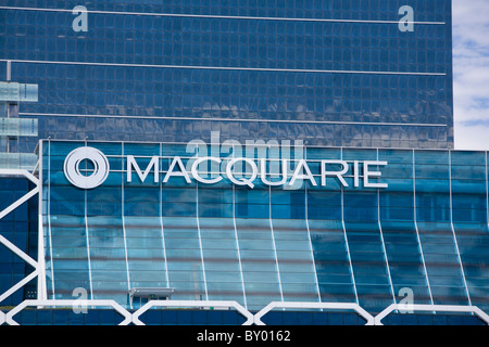 Cartello della banca Macquarie fuori dal loro ufficio di sydney in King Street, vista da darling porto, australia Foto Stock