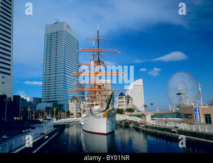 Yokohama Minato Mirai 21 e Nippon-maru, Yokohama Kanagawa, Giappone Foto Stock