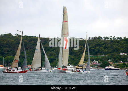 Yachts preparazione per l'inizio del 2010 Rolex Sydney Hobart yacht racce Foto Stock