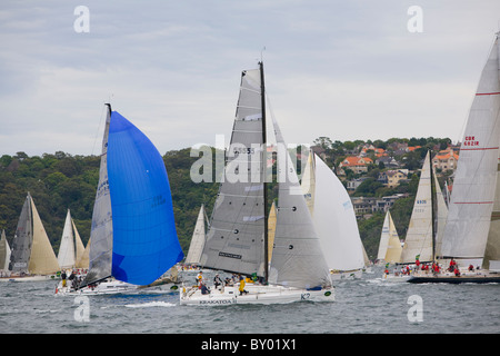 Yachts preparazione per l'inizio del 2010 Rolex Sydney Hobart yacht racce Foto Stock