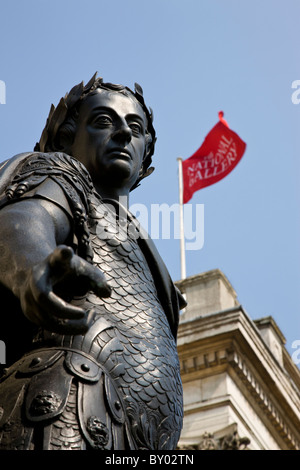 Dettaglio della statua e bandiera della Galleria Nazionale Foto Stock