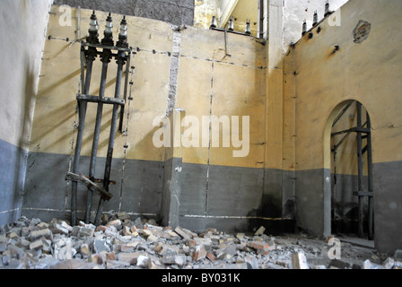 Archeologia industriale sottoscritto in fabbrica per la produzione di alluminio Foto Stock