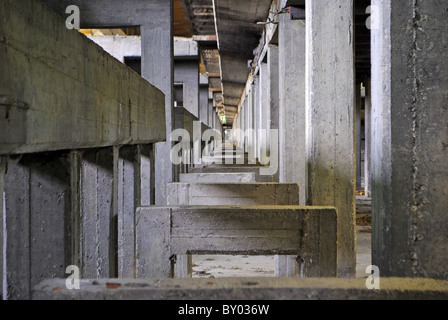 Archeologia industriale sottoscritto in fabbrica per la produzione di alluminio Foto Stock