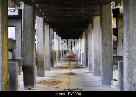 Archeologia industriale sottoscritto in fabbrica per la produzione di alluminio Foto Stock