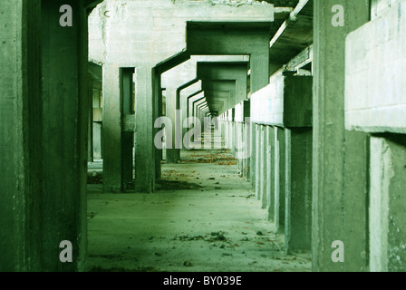 Archeologia industriale sottoscritto in fabbrica per la produzione di alluminio Foto Stock