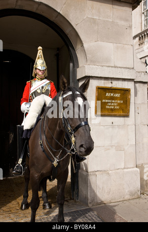 Horse Guard in Whitehall di fronte alla Banqueting House Foto Stock