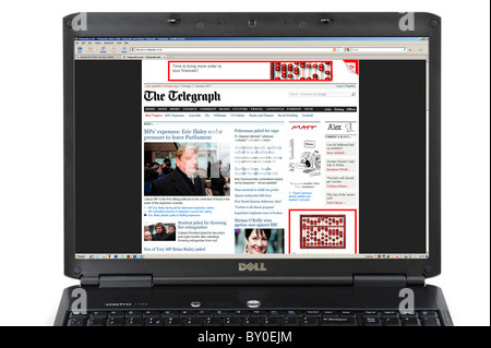 La navigazione del sito web di telegrafo su un computer portatile, REGNO UNITO Foto Stock