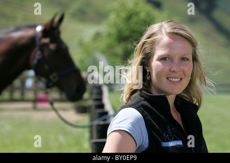 Top Giovani dressage rider Hannah Appleton con il suo cavallo di grazia, Brightwater, Nelson, Nuova Zelanda Foto Stock