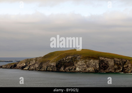 Vista dell'oceano e slea testa lungo la costa frastagliata verso Dunquin sulla penisola di Dingle Contea di Kerry Irlanda Foto Stock