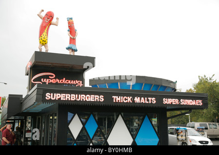 Superdawg landmark drive in hamburger e hotdog stand su Chicago il lato nord ovest in Norwood Park. Foto Stock
