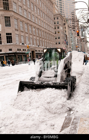 Tempesta di neve, Dicembre 26, 2010, New York City, la Fifth Avenue, 59th Street prossimità, Manhattan Foto Stock