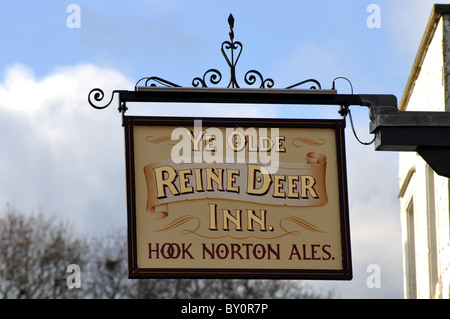 Ye Olde Reine Deer Inn segno, Banbury, Oxfordshire, Regno Unito Foto Stock