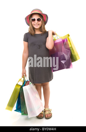 Ragazza giovane bambino con shopping bags isolato su bianco Foto Stock