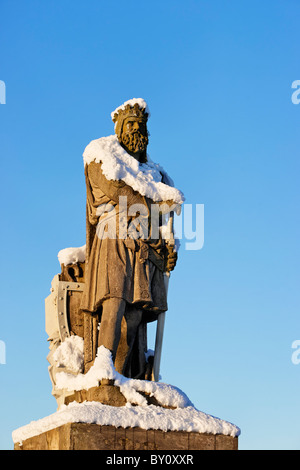 Statua di Robert the Bruce, re di Scozia sul Castello di Stirling esplanade, Stirling, Scozia, Regno Unito Foto Stock