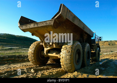 Dumper su un sito in costruzione. Foto Stock