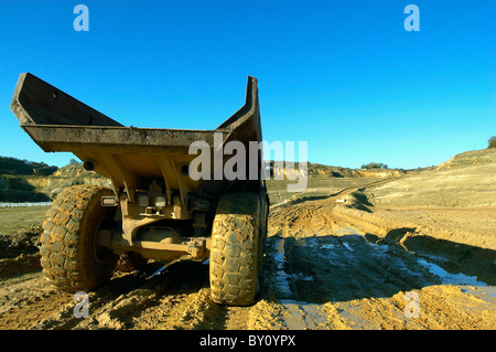 Dumper su un sito in costruzione. Foto Stock