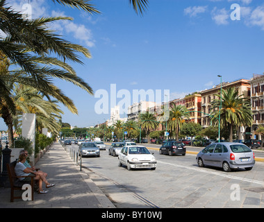 Vista lungo la Via Roma Cagliari, Sardegna Foto Stock