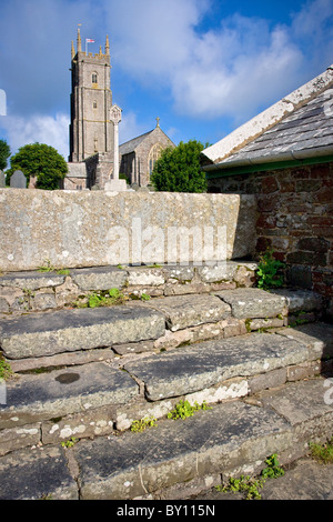 Chiesa di San Nectan a Stoke Barton vicino Hartland Clovelly e Bude nel Devon si avvicinò su ampi scalini e stile Foto Stock