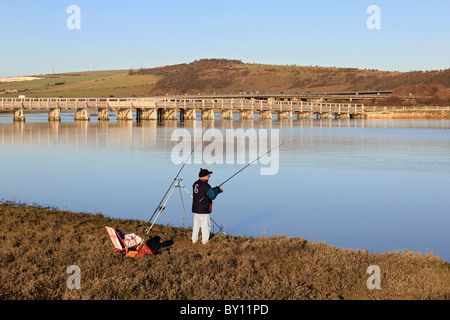 I pescatori sul fiume Adur, Shoreham-da-Mare, West Sussex England Regno Unito. Foto Stock