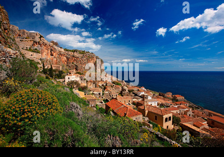 Il medievale 'castletown' di Monemvasia (o Malvasia'), in Laconia Prefettura, Peloponneso, Grecia Foto Stock