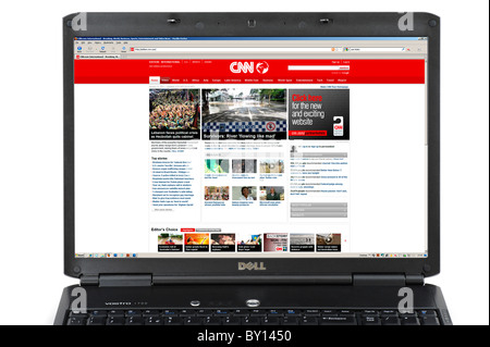 Esplorazione del CNN International News del sito web su un computer portatile, REGNO UNITO Foto Stock