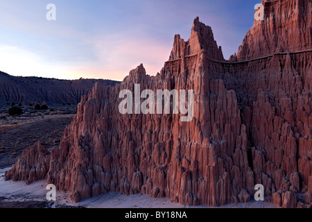 La luminosità del tramonto sull'argilla erosa spires in Nevada la cattedrale di Gorge State Park. Foto Stock