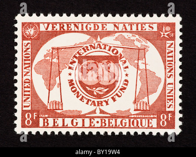 Francobollo dal Belgio raffigurante il denaro, per onorare le Nazioni Unite e il Fondo monetario internazionale. Foto Stock