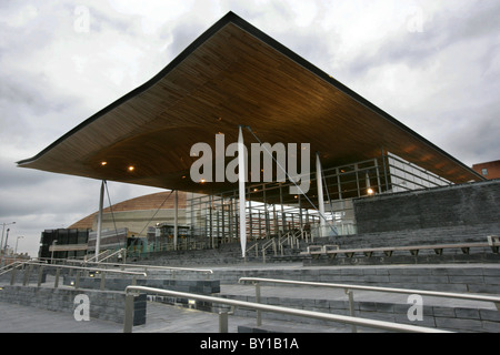 Il Senedd (il parlamento o Senato) nella baia di Cardiff, la casa della National Assembly for Wales. Foto Stock