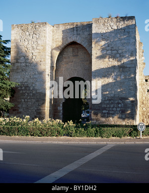 Arte mudéjar Toledo gate. Costruito nel 1328 per ordine di Alfonso XI di Castiglia. Ciudad Real. Spagna. Foto Stock