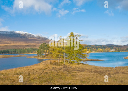 Loch Tulla Bridge of Orchy Argyll & Bute Scozia con Snow capped Blackmount Foto Stock