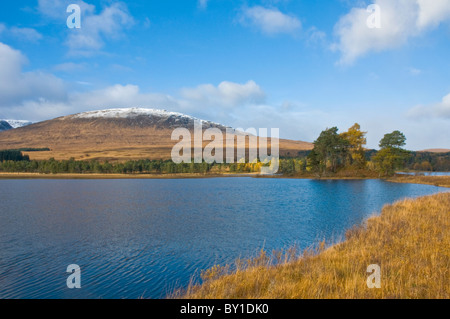 Loch Tulla Bridge of Orchy Argyll & Bute Scozia con Snow capped Blackmount Foto Stock