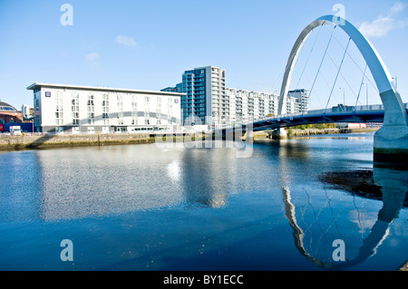 Glasgow ponte ad arco ( Squinty Bridge) Fiume Clyde Glasgow Scozia Scotland Foto Stock