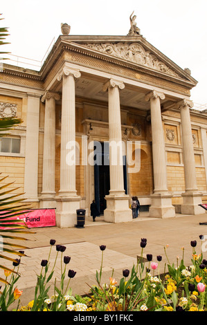 Esterno da Beaumont Street di ingresso principale al museo Ashmolean Museum di Oxford Foto Stock