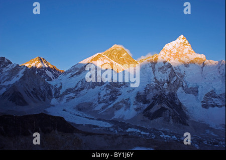 Asia, Nepal, Himalaya, Parco Nazionale di Sagarmatha, Solu Khumbu Everest regione Patrimonio Mondiale dell'Unesco, Mt Everest (8850m), sul Nuptse Foto Stock