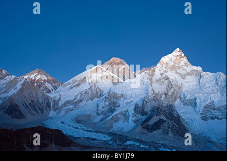 Asia, Nepal, Himalaya, Parco Nazionale di Sagarmatha, Solu Khumbu Everest regione Patrimonio Mondiale dell'Unesco, Mt Everest (8850m), sul Nuptse Foto Stock