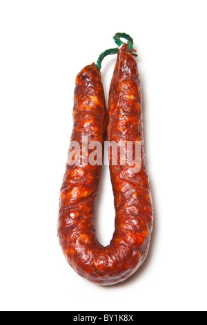 Il salame chorizo isolato su un bianco di sfondo per studio. Foto Stock