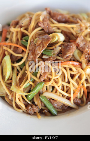 Mescolare carni bovine fritte tagliatelle Foto Stock
