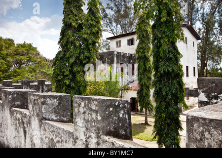 La vecchia fortezza e casa fortificata a Bagamoyo fu costruito da un Arabo intorno al 1860, poi di proprietà di un facoltoso commerciante Ismaili chiamato Foto Stock