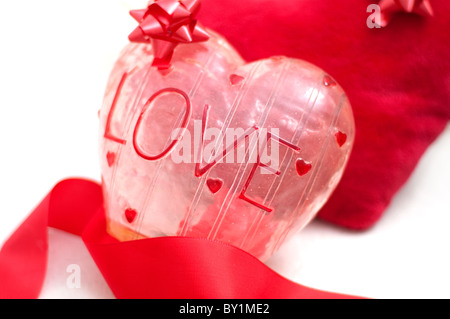 Cuore di san valentino decorazioni con nastro rosso Foto Stock