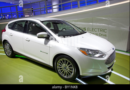 Detroit, Michigan - Ford Focus auto elettrica sul display al North American International Auto Show. Foto Stock