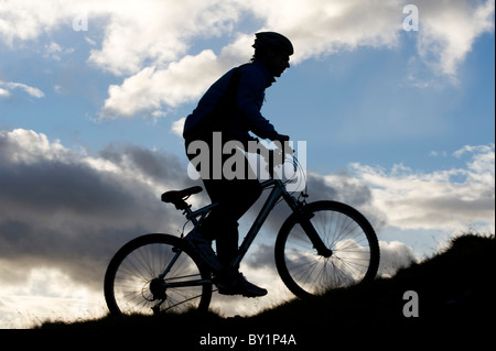 Gilar Farm, Snowdonia, il Galles del Nord. L'uomo mountain bike . (MR) Foto Stock