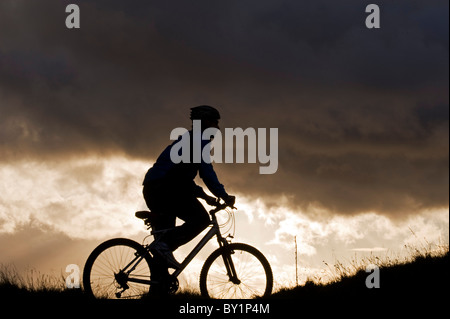 Gilar Farm, Snowdonia, il Galles del Nord. L'uomo mountain bike . (MR) Foto Stock