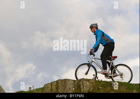 Gilar Farm, Snowdonia, il Galles del Nord. L'uomo mountain bike . (MR) Foto Stock